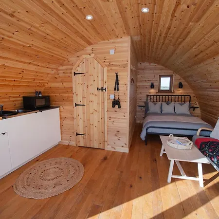 Οργανωμένο κάμπινγκ Scandi Glamping Pod - Presence *